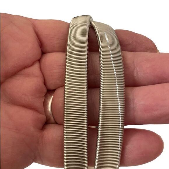 STRETCHY OMEGA SILVER BELT, M/L - Picture 1 of 6